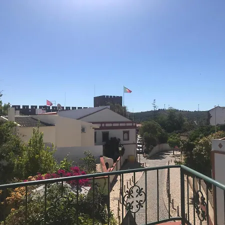 Casa Castelo بيت للعطل *